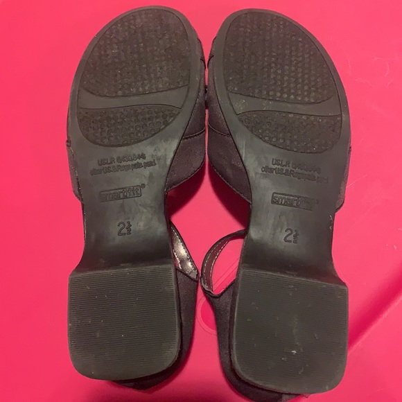 Smart fit Black Girl’s Heels - Picture 2 of 4